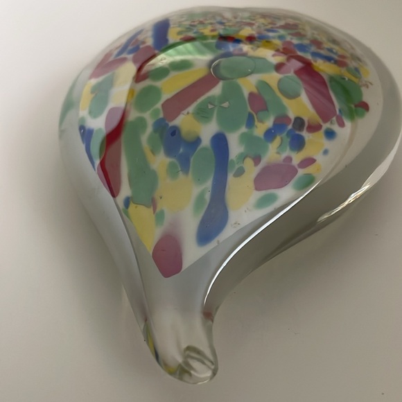 Colorful heart glass paperweight - Picture 4 of 4